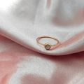 Anello minimalista in acciaio al titanio oro 18K con inserto tondo in pietra naturale - n.5 / Acciaio - Bianco