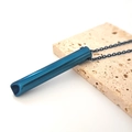 Collar de meditación con colgante de silbato cilíndrico azul marino y cadena negra - Tubo Estándar / Azul