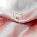 Anello minimalista in titanio placcato oro 18K con intarsio in pietra naturale rosa - n.5 / Oro Rosa-Rosa