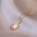 Collana con pendente a cuore rosa, catena dorata e contorno di zirconi luminosi - Collana con Cuore Infranto / Collana d'oro