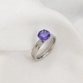 Anillo de acero inoxidable plateado con circón púrpura facetado y banda geométrica tallada - Talla 7 / Junio Color Acero - Estilo 1