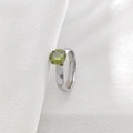 Anillo de acero inoxidable plateado con circón verde redondo y banda facetada geométrica - Talla 7 / Agosto Color Acero-Estilo 2
