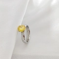 Anillo geométrico de acero plateado con una piedra de circón redonda de color amarillo - Talla 7 / Octubre Color Acero-Estilo 2