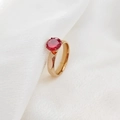 Anillo chapado en oro con circón rojo grande y banda geométrica con textura - Talla 7 / Enero Oro Rosa-Estilo 2