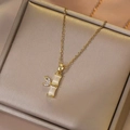 Elegante halsketting met bamboe hanger van kattenoogsteen en zirkonia bladeren in goud - Gouden Wit Bamboe Stijl (X1903)