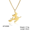Détail du collier sorcière en acier doré avec pendentif de 48x42mm et sa chaîne - Avec chaîne / Or