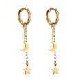 Boucles d'oreilles créoles dorées en acier titane avec breloques lune et étoile - Or