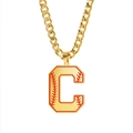 Chaîne cubaine dorée avec pendentif lettre C et motifs de coutures de baseball rouges - Lettre C
