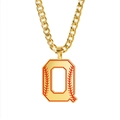 Collier à maille cubaine dorée avec pendentif lettre Q et détails de couture baseball - Lettre Q