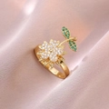Anello girasole rotante in oro con cristalli scintillanti e foglia di gemma verde - Anello Rotante a Girasole (J0328)