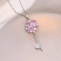 Collier en argent avec pendentif clé en gemme rose en forme de cœur sur soie champagne - Couleur Acier - Zircone Rose