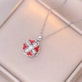 Elegante Halskette mit rot emaillierter Blume und Zirkonia in einer Geschenkbox für Damen - X1185 - Stahlfarben