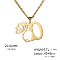 Collier en acier inoxydable doré avec pendentif lotus et silhouette de femme - Lettre O / Or