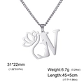 Collier en acier inoxydable avec pendentif lettre N, lotus et visage de femme - Lettre V / Acier