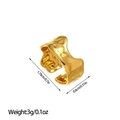 Detailansicht eines goldenen Titanrings mit Maßen von 1,78 cm Durchmesser und 0,8 cm Breite - Unregelmäßiger Wellen-Lava-Texturstil (JZ150)