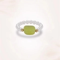 Handgefertigter Perlenring mit smaragdgrünem Edelstein und goldenen Akzenten - Jadeit-Stil (J0415)
