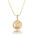 Detailansicht der Emaille-Blumenkette mit Naturperlen und goldener feiner Kette - Elfenbeinweiße Blumenhalskette (X3978)