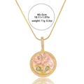 Detailansicht des rosa Emaille-Lotusanhängers mit Perle an einer Goldkette - Rosa Perlenhalskette (X3985)