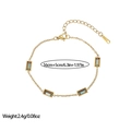 Détail d'un bracelet en acier inoxydable doré avec cristaux rectangulaires et fermoir homard - Style Carré (SL110041)