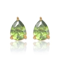 Gros plan de boucles d'oreilles zircon vert émeraude taille poire avec monture en or - Boucles d'oreilles Clous-Vert Émeraude(E1436)