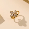 Eleganter rotierender Kleeblatt-Ring in Goldoptik mit funkelnden Zirkonia-Steinen - Gold Rotierender Ring (J007)