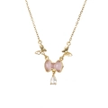 Detalle del collar de mariposa dorada con lazo rosa y colgante de gota de cristal - Doble Mariposa de Lazo Rosa Dorado (X4302)