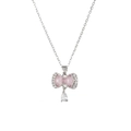 Detalle de un collar de mariposa con piedra rosa, colgantes de circonita y cadena de plata fina - Lazo de Piedra de Ojo de Gato Rosa Plateado (X4305)