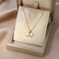 Élégant collier papillon doré avec incrustation en nacre et pendentif cristal - Style Contour Papillon Or Nacre (X4366)