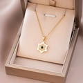 Elegante goldene S925 Silber Sternkette mit grünem Stein und Zirkonia in Geschenkbox - Goldfarben Grüne Muschel Halskette (X4420)