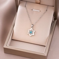 Makroaufnahme von S925 Silber Sternanhänger mit blauem Edelstein und Zirkonia Besatz - Silberfarben Blaue Muschel Halskette (X4418)
