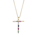 Détail du pendentif lettre T plaqué or serti de cristaux colorés de taille baguette - Lettre T Dorée Colorée