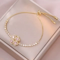 Bracciale quadrifoglio dorato con zirconi rosa a cuore su portagioie champagne - Heart Pink Rotating Bracelet