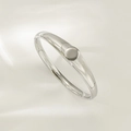 Minimalistisches offenes Armband aus Titanstahl in Silber mit poliertem Bolzen-Design - Industrieller Bolzenstil (TT0778)