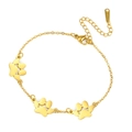 Verstelbare gouden roestvrijstalen armband met drie holle dierenpoot-bedeltjes - Enkele Laag - Drie Pootafdrukken / Goud