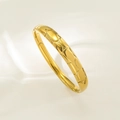 Bracelet jonc doré élégant avec relief à motif C creux et cristaux étincelants - Style de Décoration en Relief en Forme de C (TT0689)