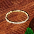 Elegantes vergoldetes Gliederkettenarmband mit rechteckigen Zirkonia auf Holzgrund - Gold Voller Zirkonia (TS0302)