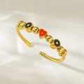 Goldener gedrehter Armreif mit rotem Herz und kristallbesetzten Blumendetails - Rotes Herz und Schwarze Scheibe Stil (TT0841)