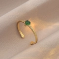 Anello dorato regolabile con zircone a cuore verde e finitura martellata - Cuore Verde Martellato Stile Aperto (J0360)