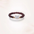 Anello con perline di granato rosso e agata bianca a forma di gatto con dettagli oro - Stile a Testa di Gatto Bianca con Perle Rosse (J0404)
