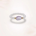 Anello elegante con perle bianche caratterizzato da una gemma viola e dettagli dorati - Stile in Gemma Viola di Perla Bianca (J0410)