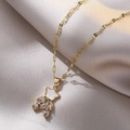 Elegante goldene Bärenkette mit weißer Muscheleinlage und funkelnden Zirkoniasteinen besetzt - Muschelmaterial Bär Stil (X0385)