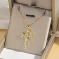 Goldene Kreuzhalskette mit bunten Zirkonsteinen in einer hochwertigen Champagner-Schmuckbox - Stil H