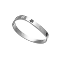 Detailopname van een zilveren armband met klaverpatronen, kristallen en zwarte inlay - Staal Zwart Stijl (SZ-310)