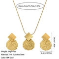 Gehamerde gouden 316L roestvrijstalen sieradenset met ronde hanger en bijpassende oorbellen - Gouden onregelmatig gehamerde geometrische set (TZ110028) / 2-delige set