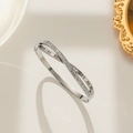 Eleganter Armreif aus silbernem Edelstahl mit römischen Ziffern und Zirkoniasteinen - Silber