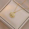 Vergoldete Halskette mit geometrischem Schneeflocken-Anhänger und bunten Zirkonia - Halskette / Achteckige Geometrische Zirkonia-Halskette (X3146)