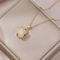 Détail du pendentif trèfle doré à quatre feuilles avec zircons violets et chaîne élégante - X1044-violet Doré
