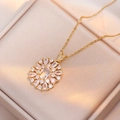 Elegante vergoldete Halskette mit rechteckigem Zirkonia-Anhänger und Kristall-Halo - Quadratische Zirkonia Halskette