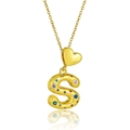 Collier doré avec pendentif lettre S, zircons colorés et breloque cœur sur fond blanc épuré - Style Lettre S (X4049 S)