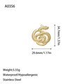 Nahaufnahme von vergoldetem Schlangenanhänger aus Edelstahl mit Größenangaben - Windender Schlangenstil (A0356) / Gold
